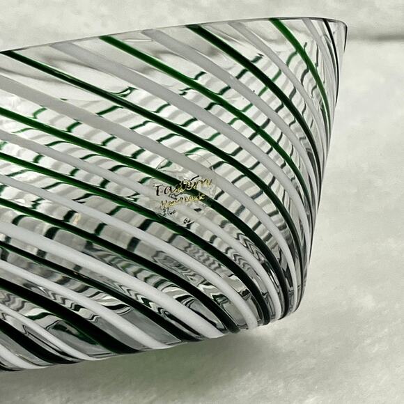 Eastern Hand Made Art Glass Bowl Green & White Swirl Ribbed Design 4.75"x2.5" - Picture 5 of 7